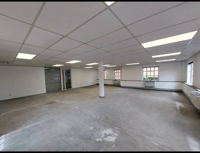 202M² OFFICE TO LET IN BRYANSTON